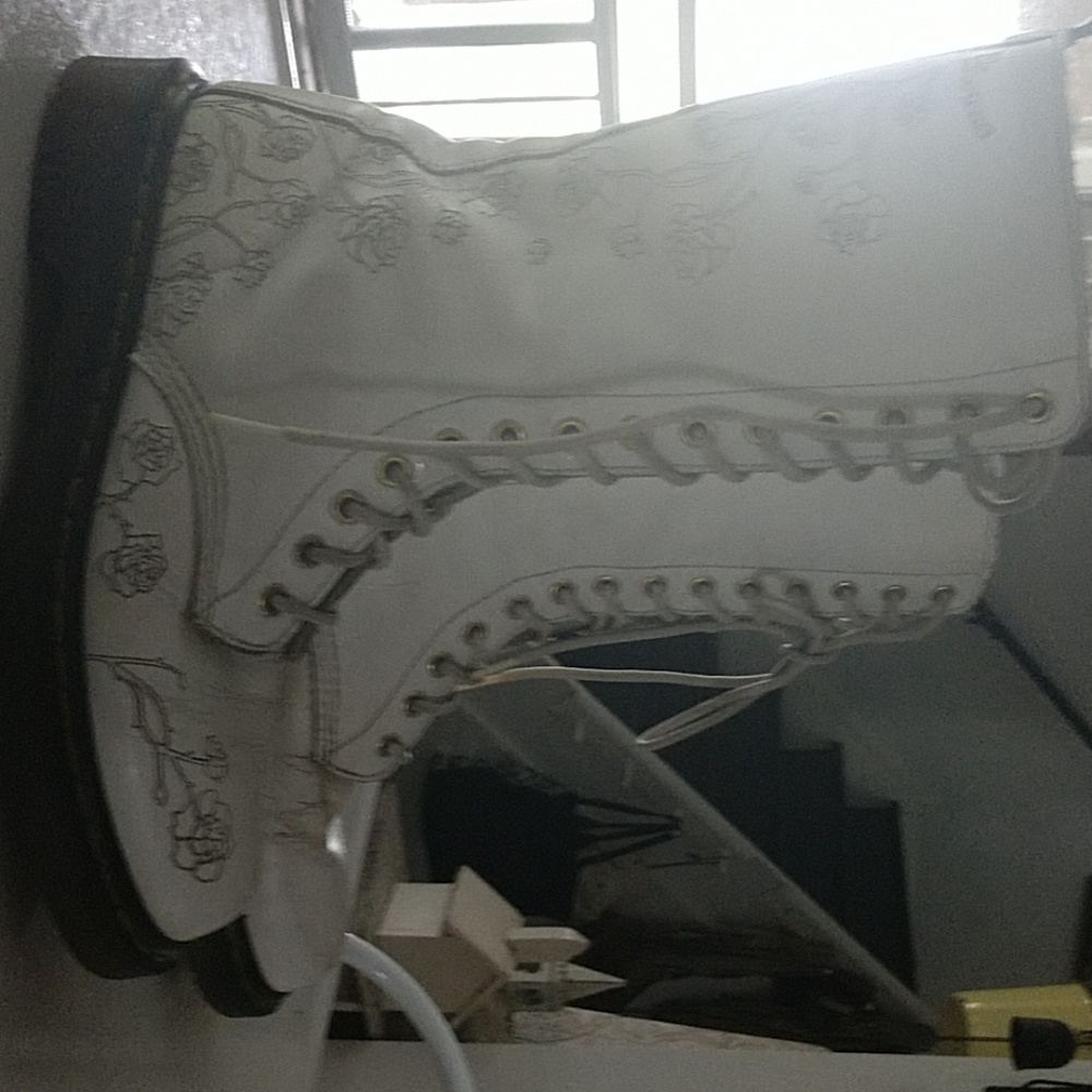 Doc Martin white boot size 8
